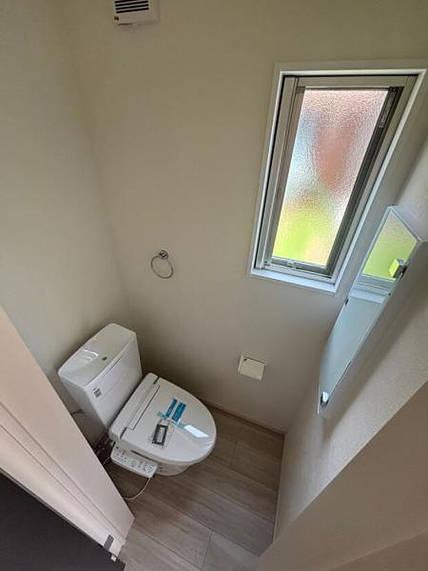 各階にあるトイレはもちろんウォシュレット機能付き。