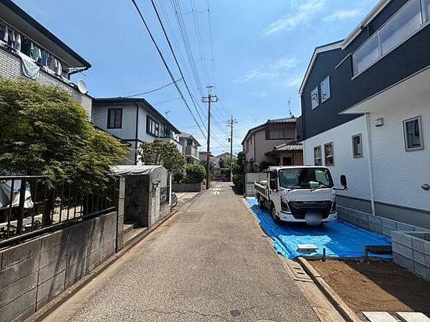 閑静な住宅街にあり、交通量も少なく安心の道路です。