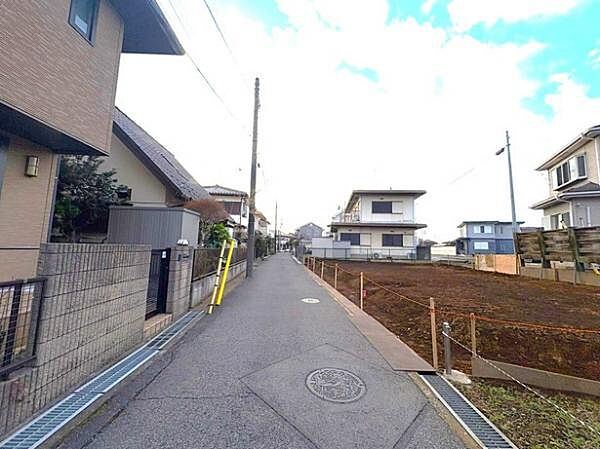 閑静な住宅街に立地しており、交通量も少なく安心です。