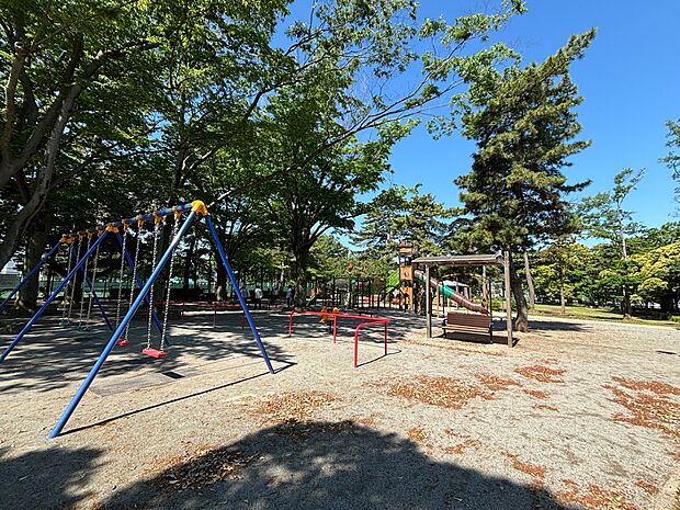 高根木戸近隣公園まで徒歩5分