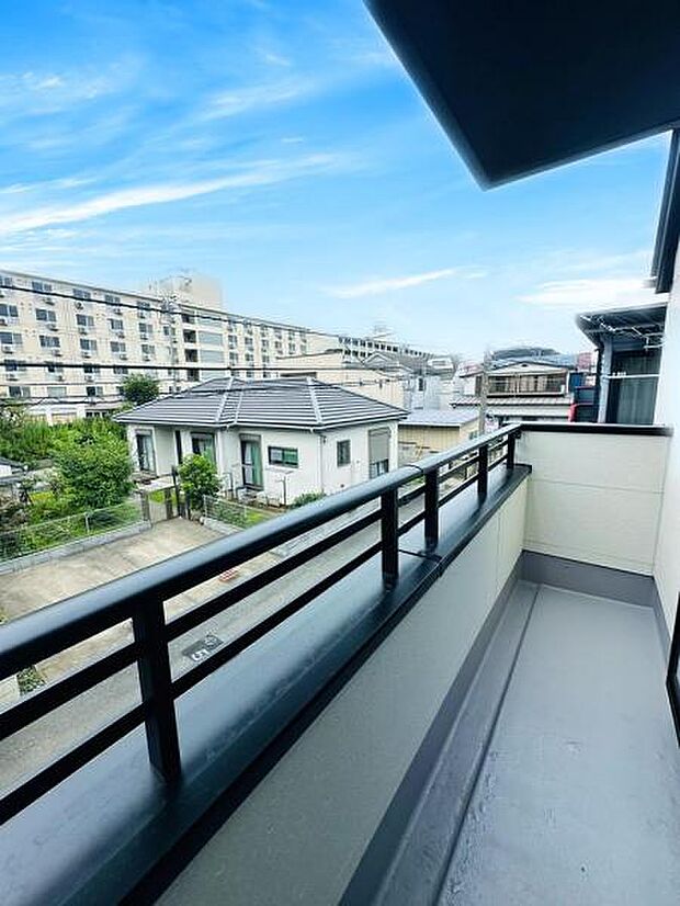 1号棟 2階バルコニーは洗濯物も干しやすく、お洗濯が2階だけで完結できます。