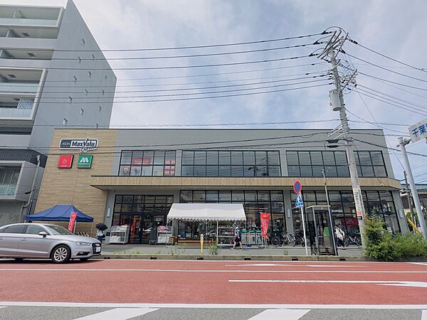 スーパー　マックスバリュエクスプレス 幕張店まで徒歩19分 朝は8時から夜は23時まで営業しているスーパー。毎週火・水・木曜日はなっ得市を開催。お得にお買い物♪