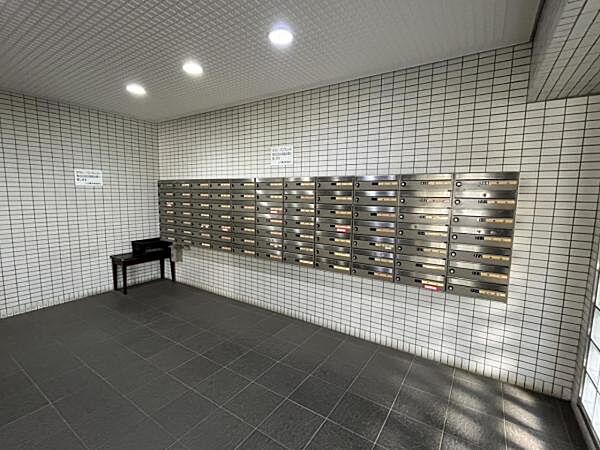 鍵付きで個人情報も守られるメールボックスです。