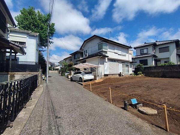 閑静な住宅街にあり、交通量も多くなくお子様がいても安心です。（4/27撮影）