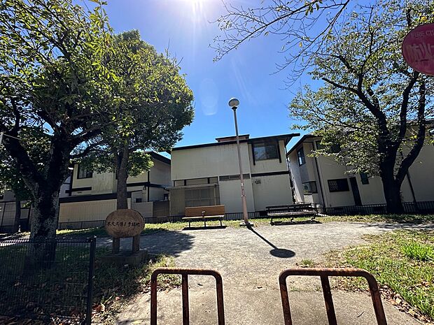 本大久保1号緑地まで徒歩7分 緑に囲まれ散歩に向いた緑地。