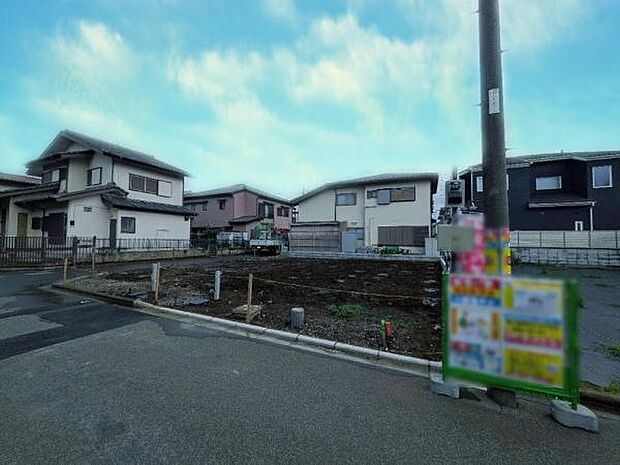 6/19撮影 現在は綺麗な更地の状態です。開けていて綺麗な区画です。