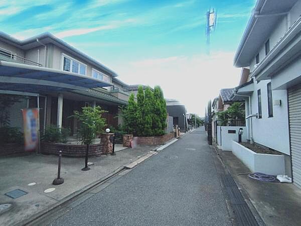 周辺は落ちついた住宅街で子育て世代にもおすすめです。（6/20撮影）