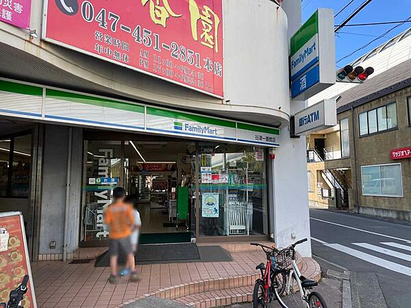 ファミリーマート 谷津一番館店まで徒歩3分