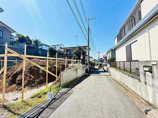 前面道路は4.0m。閑静な住宅街にあります。