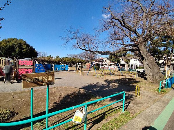 東花園公園まで徒歩4分