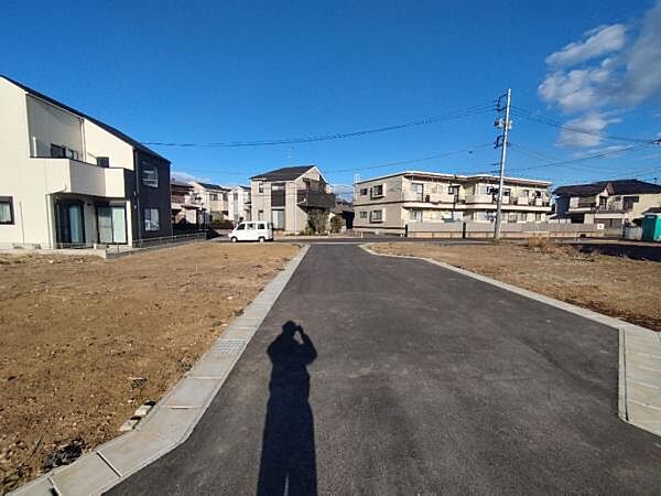 新設された道路は居住者しか使わない為、交通量も少なく安心です。