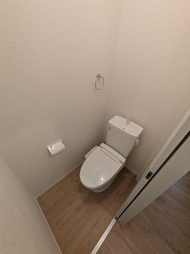 各階にあるトイレはもちろんウォシュレット機能付き。