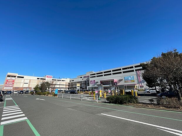 イオンモール船橋まで車で8分 「新船橋」駅直結の大型ショッピングモール。駐車場は2100台。