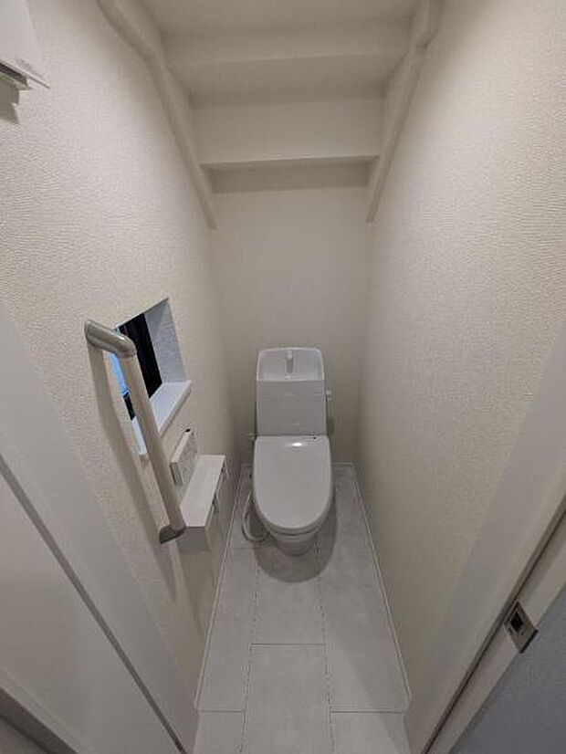 C号棟 長く住むからこそ立ち座りの補助の手すりがありがたいですね。
