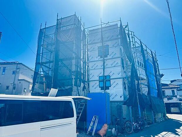 9/14撮影 足場組まれて建物工事が進んでいます。外壁工事が進んでいます。
