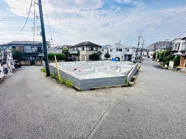 角地の為解放感もあります。日当たりも良好です。