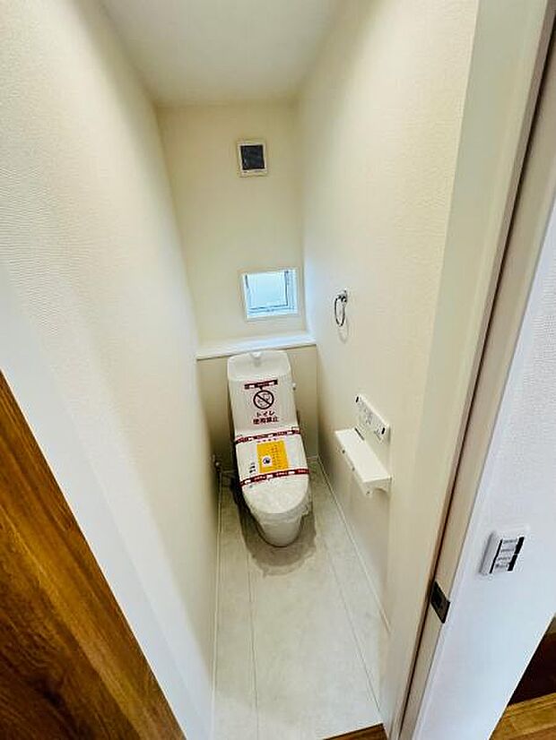 2号棟 各階にあるトイレはもちろんウォシュレット機能付き。