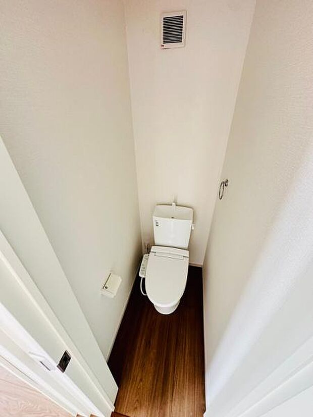 各階にあるトイレはもちろんウォシュレット機能付き。