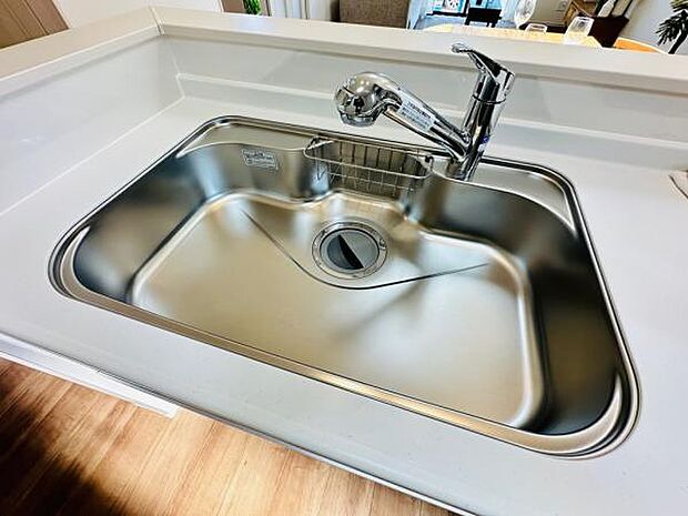 汚れも付きにくく、お手入れも簡単なキッチンシンクです。