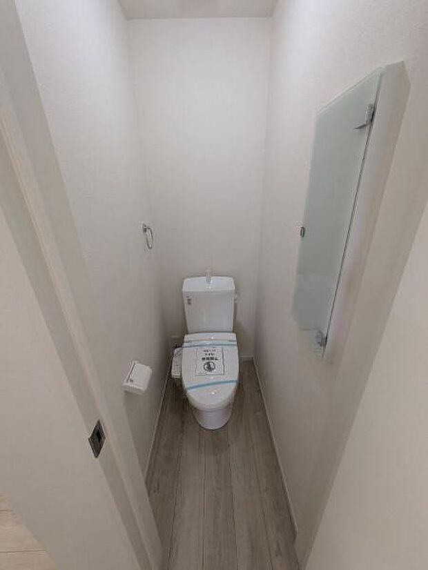 壁面収納搭載のトイレです。もちろんウォシュレット機能付きです。