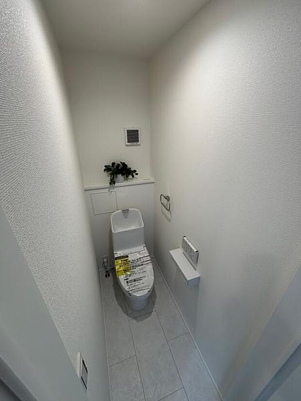 1号棟 各階にあるトイレはもちろんウォシュレット機能付き。