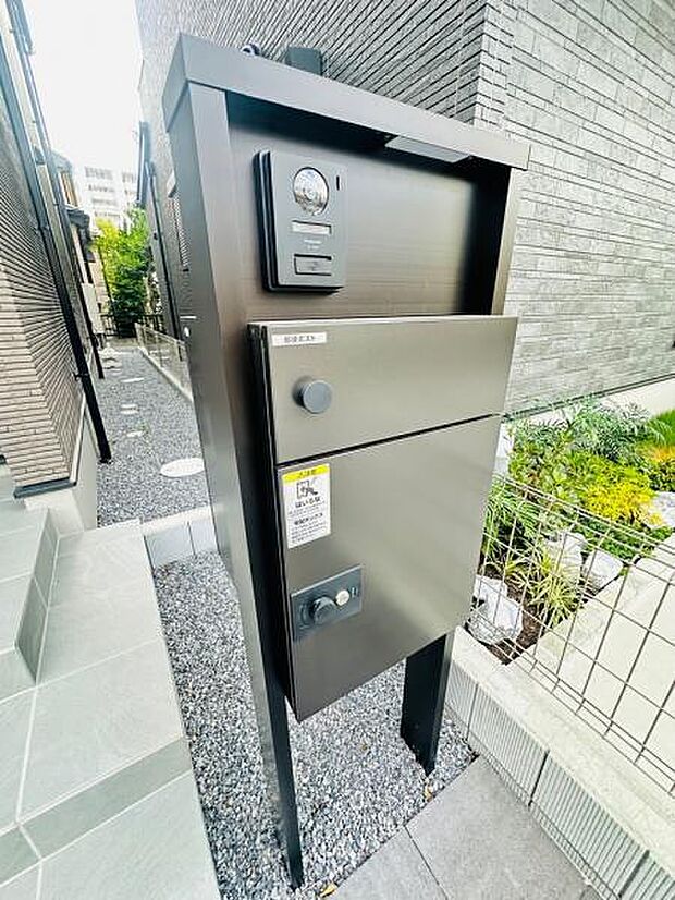 不在時でも受取可能な宅配ボックスです。非対面での受け取りができます。