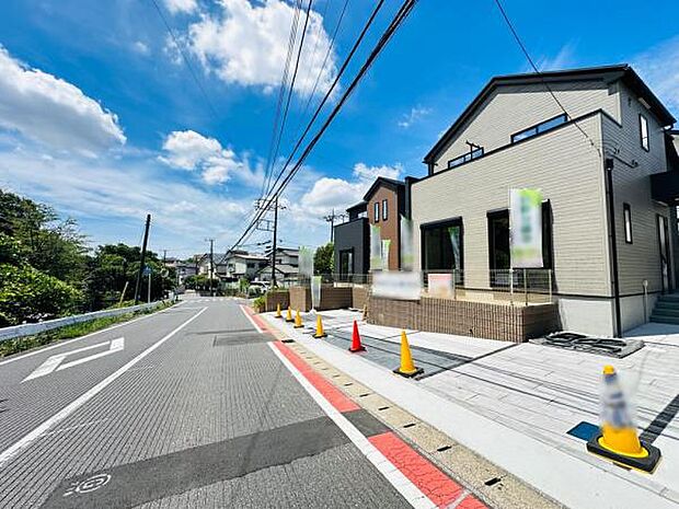 見通しのいい前面道路に面しています。