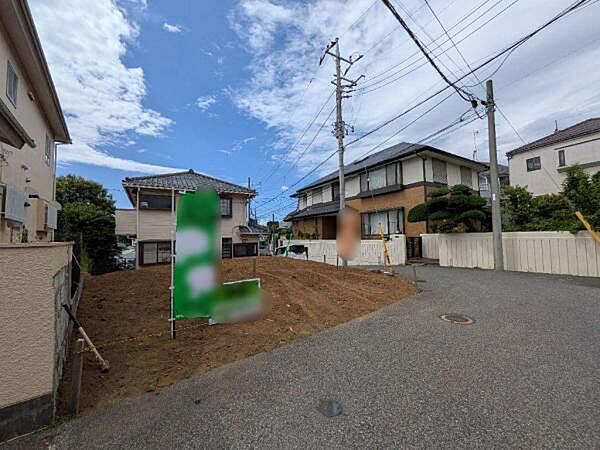 開放的な前面道路。駐車スペースの計画も問題なくできそうですね。