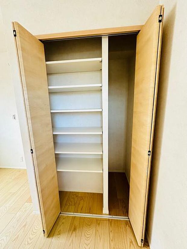 各居室大きさは異なりますが、クローゼットが完備されております。