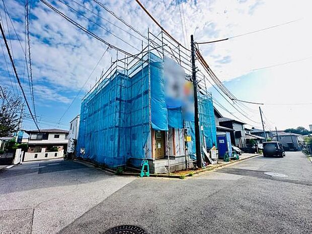 角地を含む全2棟です。閑静な住宅街にあり、交通量も少なく安心です。
