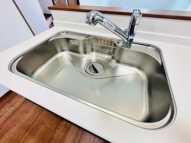 汚れも付きにくく、お手入れも簡単なキッチンシンクです。