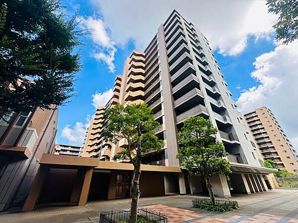 参番館の外観写真です。上階なしの9階建てのお部屋です。
