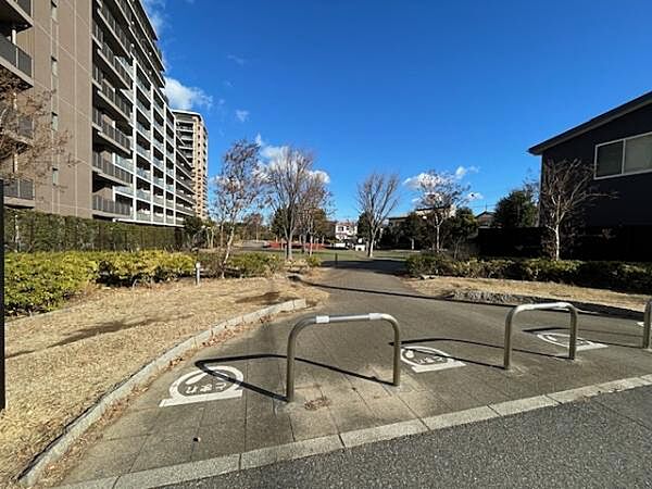ユトリシア敷地内には開放的広々した公園もあります。良質生活間違いなしです。