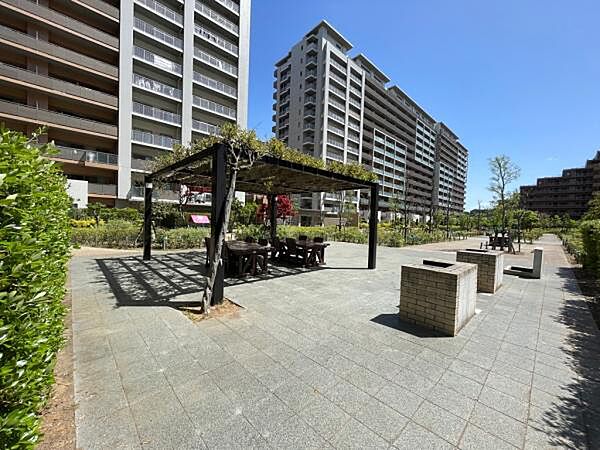 BBQスペースもあります。緑に囲まれ開放的な場所。