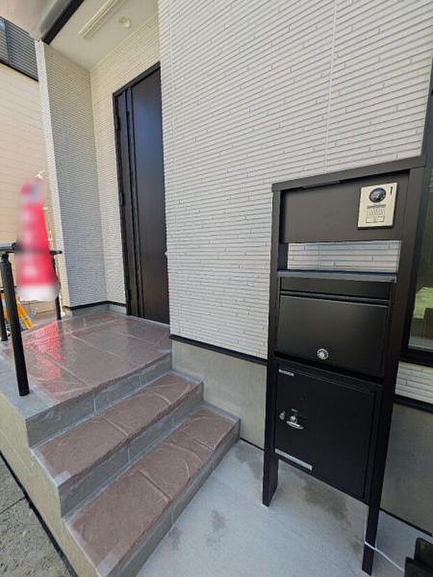 不在時でも受取可能な宅配ボックスです。非対面での受け取りができます。