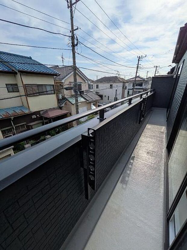 2号棟 7m以上の幅広さがあるバルコニー。たっぷり洗濯物が干せますね。