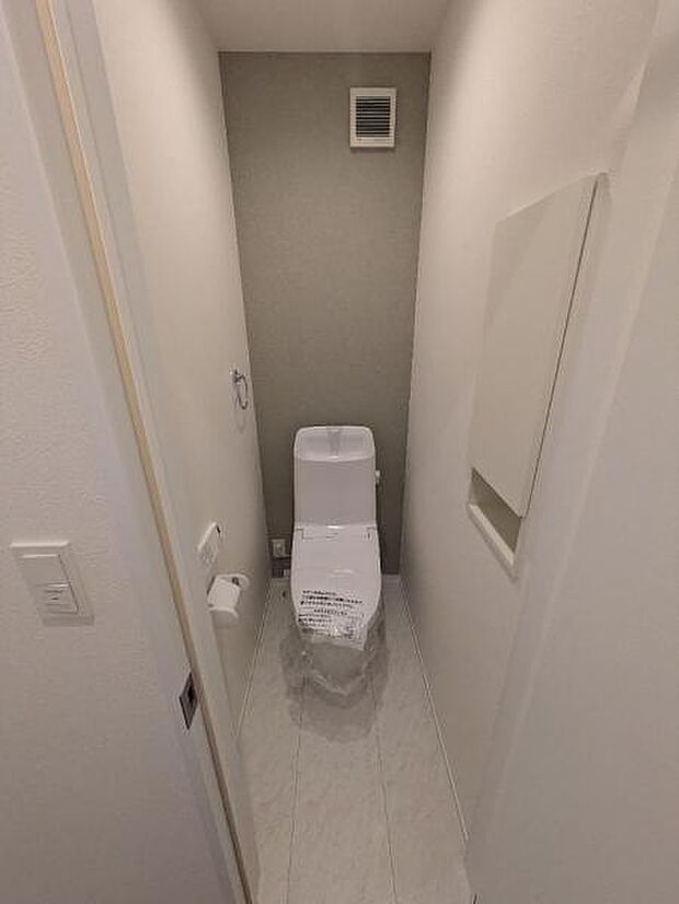 壁面収納搭載のトイレです。もちろんウォシュレット機能付きです。