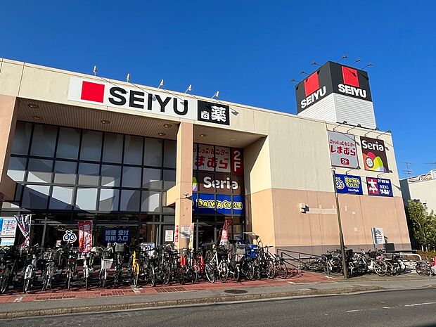西友新北習志野店まで徒歩12分 スーパーの他に衣料品店・100円ショップ・本屋さんなどが揃い、日々の生活に役立ちます。