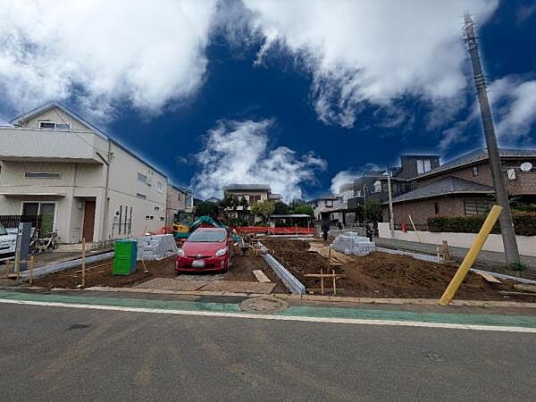 8/31撮影 現在は造成工事中です。引き渡し後すぐに建築可能です。