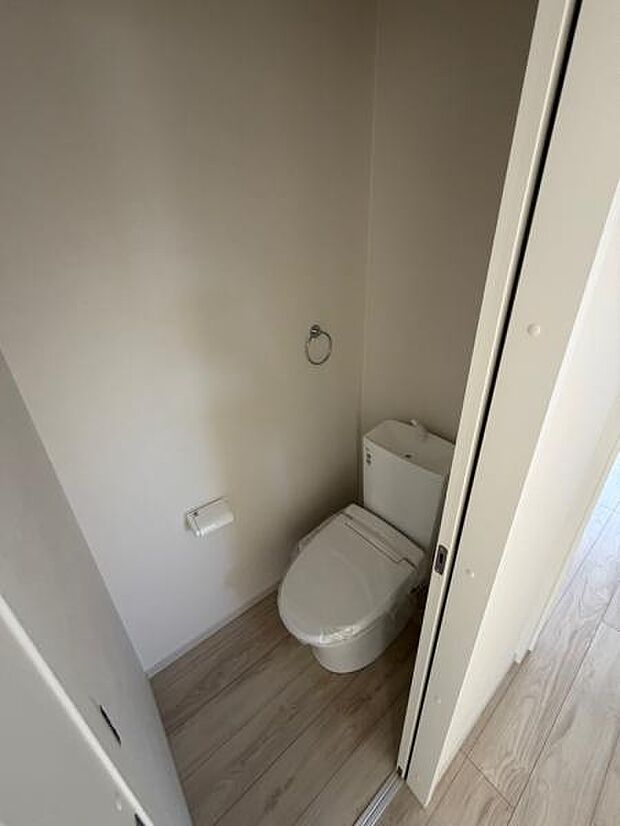 各階にあるトイレはもちろんウォシュレット機能付き。