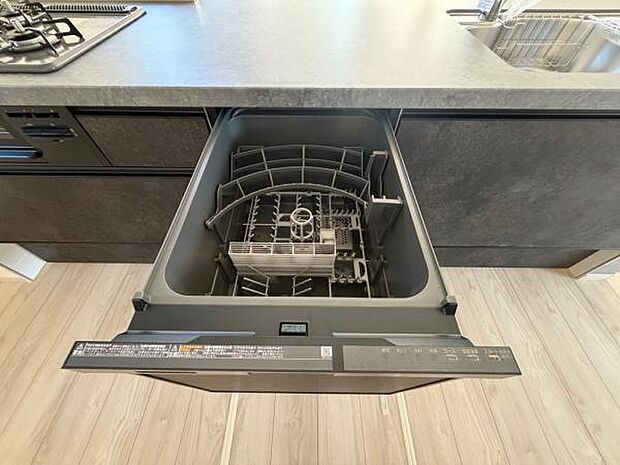 毎日の洗い物の負担を助けるビルトイン食洗器です。