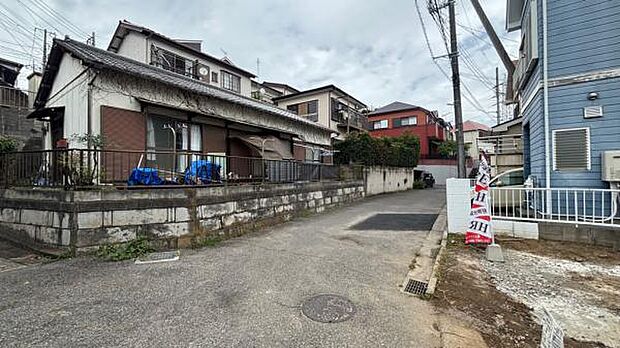 現況駐車場です。これから造成工事が始まります。