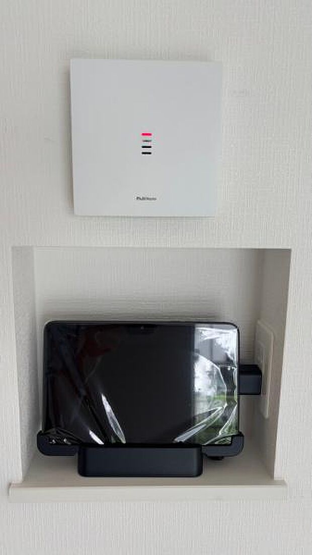 インターホンや内線通話、家電操作などもできるタブレットつきです。