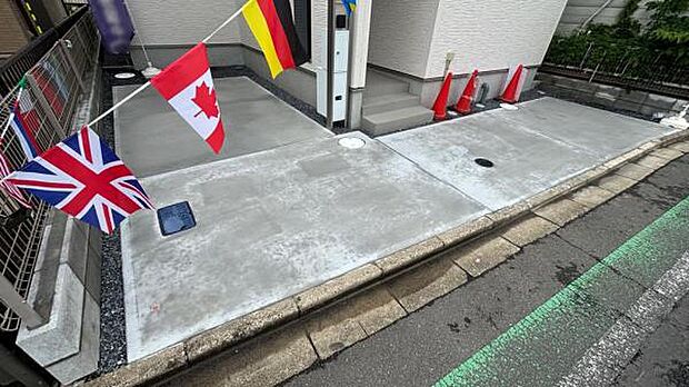 駐車場は車種により2台停められます。
