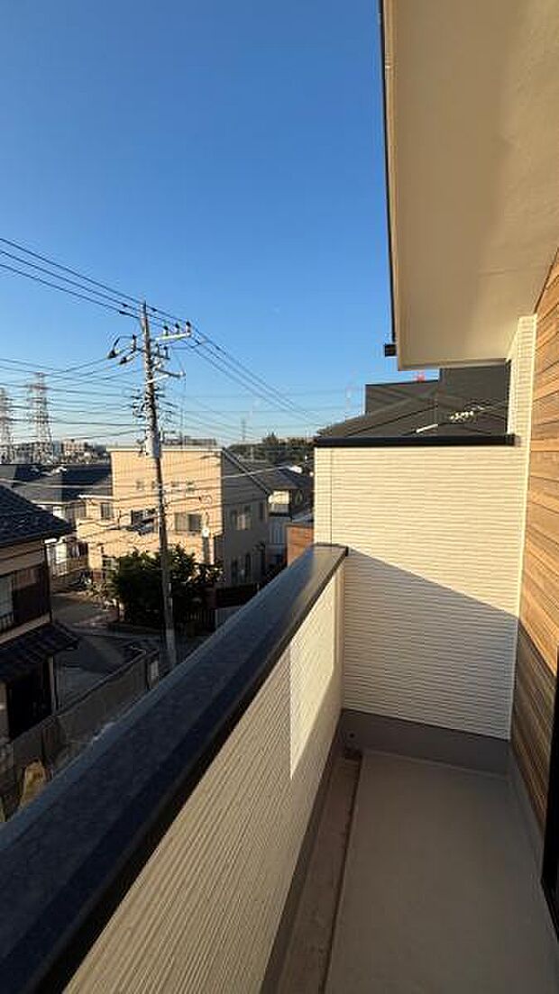 1号棟 バルコニーは遮るものも無く、日当たり良好です。