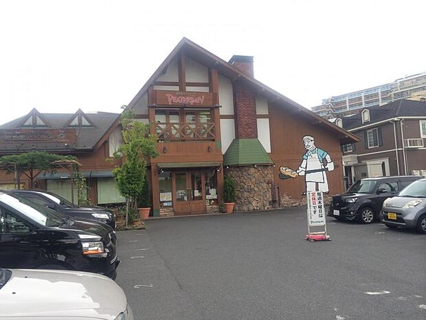 ピーターパン 石窯パン工房店まで徒歩5分