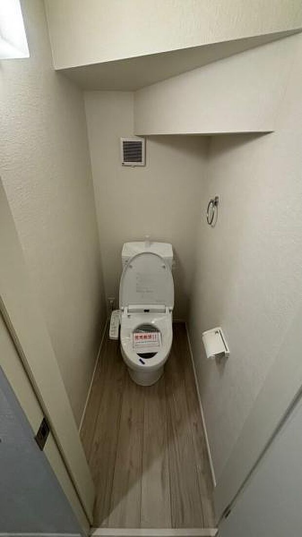 トイレはもちろんウォシュレット機能付き。