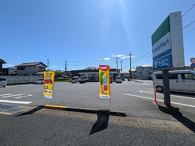 ファミリーマート 二十世紀が丘店 徒歩4分