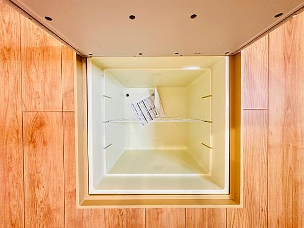 キッチンには床下収納もあり、備蓄品のストックに便利です。