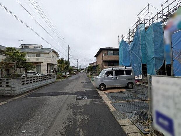区画整理された住宅地にあり、前面道路も6.0mと幅広く安心です。